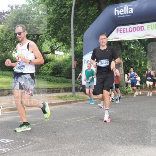 29.06.2025 - hella hamburg halbmarathon KatJ http://msf.ph/oto/8301520 29.06.2025 10:43:23 Zwischen KM18-KM19 1972, 2982, 3042, 4152, 4594, 5418, 7037, 8255, 8393 meine-sportfotos.de