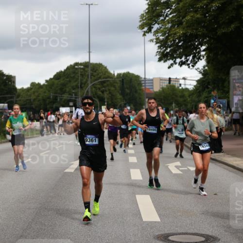 29.06.2025 - hella hamburg halbmarathon Yannick Fuchs http://msf.ph/oto/8301523 29.06.2025 10:49:56 20KM 1130, 1180, 2378, 2982, 3042, 3048, 4951, 5287, 5465, 5672, 5721, 6759, 7646, 7742, 8255, 8311, 8330, 8639, 8863, 9361, 9562, 9622, 11039, 11143, 11309, 11554, 11638, 12196, 12515, 12858, 13474, 14363, 14461, 15134, 15184, 16043, 16375, 16401, 16434, 16625, 16786, 17468, 17615, 18125, 18212, 18325, 18340, 18495, 18531, 18634, 18741, 18746, 18835, 18966, 19120, 19152 meine-sportfotos.de