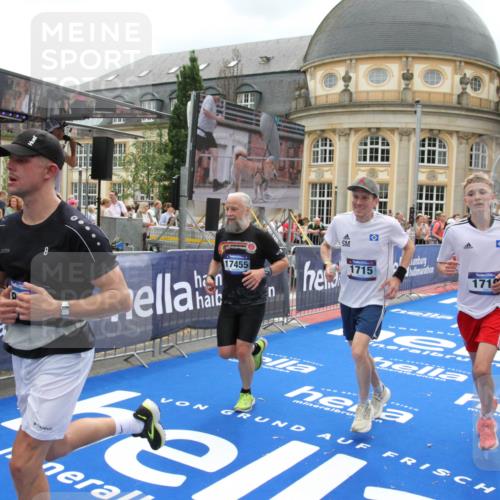 29.06.2025 - hella hamburg halbmarathon Michael Strokosch http://msf.ph/oto/8301547 29.06.2025 10:57:48 Ziel 1715, 1719, 1972, 2034, 5391, 7269, 7833, 10133, 10599, 10703, 12440, 12523, 12774, 13523, 14737, 15217, 16418, 17201, 17455, 18388, 18508, 18727, 18985 meine-sportfotos.de