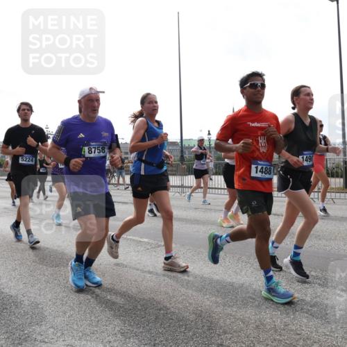 29.06.2025 - hella hamburg halbmarathon Lena Gebhardt http://msf.ph/oto/8301553 29.06.2025 10:37:09 Lombardsbrücke 1339, 5224, 8758, 1490, 1488, 1022, 1118, 1253, 1276, 1337, 1339, 1488, 1490, 1597, 1819, 1948, 1952, 1954, 2016, 2031, 2072, 2104, 2272, 2480, 2486, 2552, 2588, 3127, 3165, 3714, 3873, 3895, 4084, 4097, 4347, 4618, 4733, 4762, 4996, 5146, 5224, 5538, 5560, 5640, 5786, 5789, 5790, 5940, 6156, 6172, 6359, 6584, 6804, 7085, 7202, 7235, 7544, 7707, 7773, 7823, 8007, 8257, 8258, 8315, 8499, 8758, 8811, 8843, 8936, 8937, 9054, 9055, 9295, 9500, 9524, 9694 meine-sportfotos.de