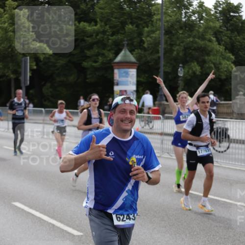 29.06.2025 - hella hamburg halbmarathon Jannik Wohlers http://msf.ph/oto/8301554 29.06.2025 10:37:17 Lombardsbrücke 1475, 2199, 2640, 2853, 3230, 3246, 3633, 5139, 5186, 5522, 5875, 6243, 6821, 6955, 7124, 7321, 7350, 9247, 9288, 9895, 10159, 10476, 10506, 10919, 11087, 11183, 11801, 11882, 11888, 12123, 12242, 12254, 12472, 12824, 13650, 14657, 16032, 16582, 16680, 16706, 17355, 17793, 17798, 18317, 18319, 18903 meine-sportfotos.de