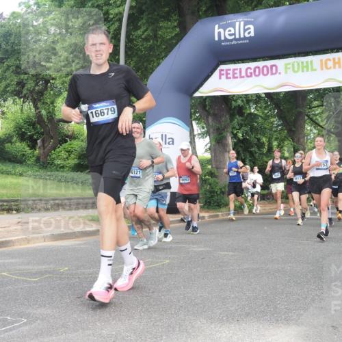 29.06.2025 - hella hamburg halbmarathon KatJ http://msf.ph/oto/8301595 29.06.2025 10:43:23 Zwischen KM18-KM19 1972, 2982, 3042, 4152, 4594, 5418, 7037, 8255, 8393 meine-sportfotos.de