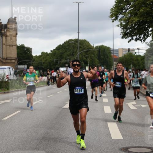 29.06.2025 - hella hamburg halbmarathon Yannick Fuchs http://msf.ph/oto/8301600 29.06.2025 10:49:56 20KM 1130, 1180, 2378, 2982, 3042, 3048, 4951, 5287, 5465, 5672, 5721, 6759, 7646, 7742, 8255, 8311, 8330, 8639, 8863, 9361, 9562, 9622, 11039, 11143, 11309, 11554, 11638, 12196, 12515, 12858, 13474, 14363, 14461, 15134, 15184, 16043, 16375, 16401, 16434, 16625, 16786, 17468, 17615, 18125, 18212, 18325, 18340, 18495, 18531, 18634, 18741, 18746, 18835, 18966, 19120, 19152 meine-sportfotos.de