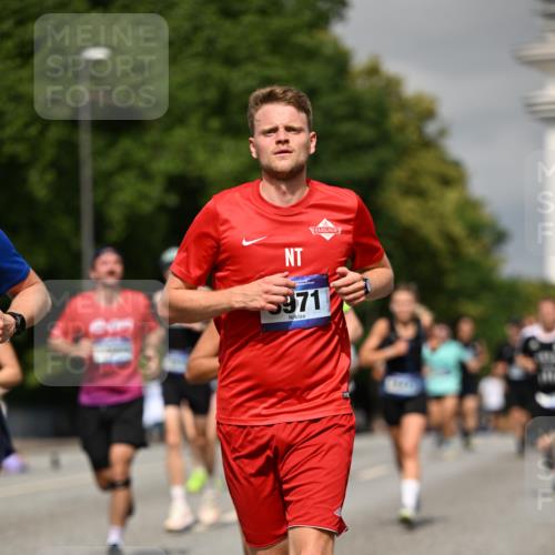 29.06.2025 - hella hamburg halbmarathon Dr. Thomas Lammeyer http://msf.ph/oto/8301608 29.06.2025 10:16:24 Kennedybrücke 1249, 1610, 1785, 1850, 1851, 2963, 2964, 3182, 3248, 3262, 3363, 4453, 5150, 5166, 5176, 6822, 6871, 7014, 7907, 8206, 8207, 8917, 8971, 9428, 10067, 10402, 10685, 11025 meine-sportfotos.de