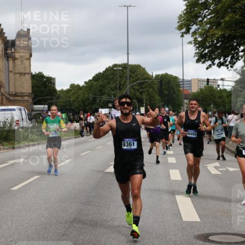 29.06.2025 - hella hamburg halbmarathon Yannick Fuchs http://msf.ph/oto/8301620 29.06.2025 10:49:56 20KM 1130, 1180, 2378, 2982, 3042, 3048, 4951, 5287, 5465, 5672, 5721, 6759, 7646, 7742, 8255, 8311, 8330, 8639, 8863, 9361, 9562, 9622, 11039, 11143, 11309, 11554, 11638, 12196, 12515, 12858, 13474, 14363, 14461, 15134, 15184, 16043, 16375, 16401, 16434, 16625, 16786, 17468, 17615, 18125, 18212, 18325, 18340, 18495, 18531, 18634, 18741, 18746, 18835, 18966, 19120, 19152 meine-sportfotos.de