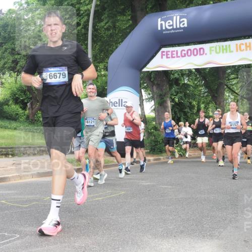 29.06.2025 - hella hamburg halbmarathon KatJ http://msf.ph/oto/8301628 29.06.2025 10:43:23 Zwischen KM18-KM19 1972, 2982, 3042, 4152, 4594, 5418, 7037, 8255, 8393 meine-sportfotos.de