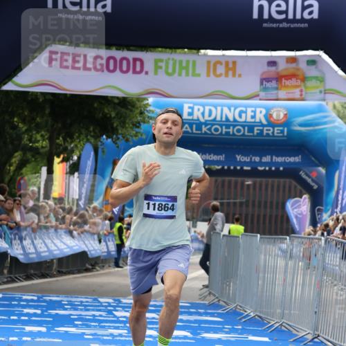 29.06.2025 - hella hamburg halbmarathon Strokosch-Dieckow http://msf.ph/oto/8301646 29.06.2025 10:16:35 Ziel 3944, 11864 meine-sportfotos.de
