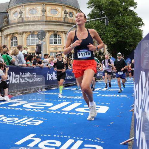 29.06.2025 - hella hamburg halbmarathon Strokosch-Dieckow http://msf.ph/oto/8301656 29.06.2025 10:53:59 Ziel 1151, 1410, 1815, 2432, 3096, 3208, 3209, 6356, 6374, 6481, 6581, 7395, 7918, 7973, 8394, 9032, 11499, 11789, 12379, 13032, 13869, 14175, 16477, 16871, 17348, 18308, 18831, 18879 meine-sportfotos.de