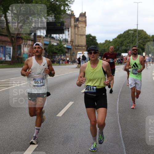 29.06.2025 - hella hamburg halbmarathon Yannick Fuchs http://msf.ph/oto/8301666 29.06.2025 10:37:33 20KM 1353, 1675, 1735, 2653, 4229, 4318, 5011, 5124, 5477, 7026, 7508, 7635, 9364, 9371, 9534, 10099, 10237, 10251, 11177, 12153, 12723, 12776, 13398, 13746, 13807, 14201, 14210, 14226, 14484, 14560, 14849, 15255, 15328, 15706, 15851, 15921, 16314, 16338, 17733, 18004, 18274, 18304, 18449, 18659, 18987, 19009, 19038, 19229 meine-sportfotos.de