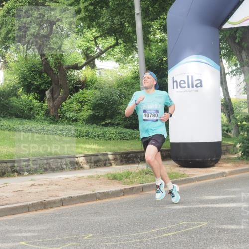 29.06.2025 - hella hamburg halbmarathon KatJ http://msf.ph/oto/8301704 29.06.2025 10:14:06 Zwischen KM18-KM19 7963 meine-sportfotos.de
