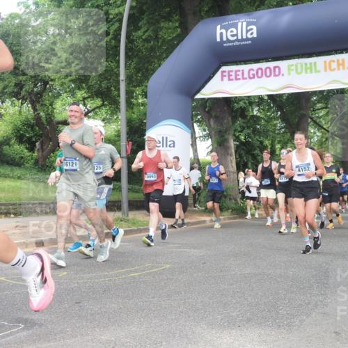 29.06.2025 - hella hamburg halbmarathon KatJ http://msf.ph/oto/8301718 29.06.2025 10:43:24 Zwischen KM18-KM19 1972, 2741, 2982, 2996, 3042, 4152, 4594, 4813, 5418, 7037, 8255, 8393 meine-sportfotos.de
