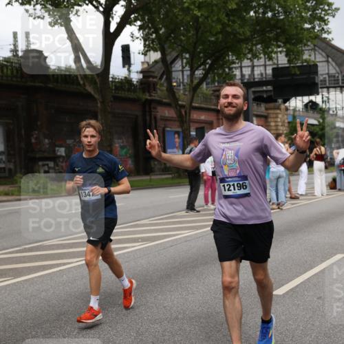 29.06.2025 - hella hamburg halbmarathon Yannick Fuchs http://msf.ph/oto/8301749 29.06.2025 10:49:57 20KM 1130, 1180, 1877, 2378, 2982, 3042, 3048, 4951, 5287, 5465, 5672, 5721, 6759, 7646, 7742, 8255, 8311, 8330, 8639, 8863, 9361, 9562, 9622, 11039, 11143, 11309, 11554, 11638, 12196, 12515, 12858, 13474, 14363, 14461, 15134, 15184, 16043, 16375, 16401, 16434, 16625, 16786, 17468, 17615, 18117, 18125, 18212, 18325, 18340, 18495, 18531, 18634, 18741, 18746, 18835, 18966, 19120, 19152 meine-sportfotos.de