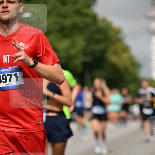 29.06.2025 - hella hamburg halbmarathon Dr. Thomas Lammeyer http://msf.ph/oto/8301762 29.06.2025 10:16:25 Kennedybrücke 1249, 1610, 1785, 1850, 1851, 2963, 2964, 3182, 3248, 3262, 3363, 4453, 5150, 5166, 5176, 6822, 6871, 7014, 7907, 8206, 8207, 8917, 8971, 9428, 10067, 10402, 10685, 11025 meine-sportfotos.de