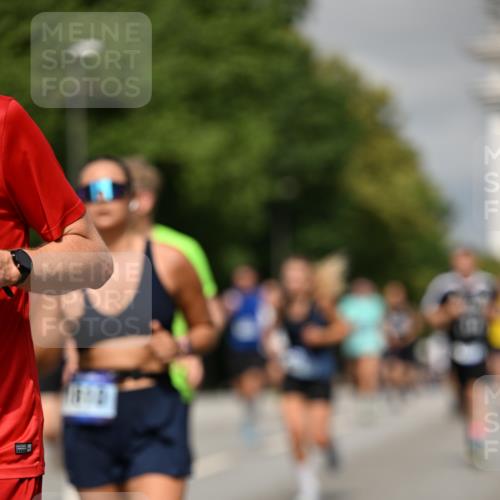 29.06.2025 - hella hamburg halbmarathon Dr. Thomas Lammeyer http://msf.ph/oto/8301812 29.06.2025 10:16:25 Kennedybrücke 1249, 1610, 1785, 1850, 1851, 2963, 2964, 3182, 3248, 3262, 3363, 4453, 5150, 5166, 5176, 6822, 6871, 7014, 7907, 8206, 8207, 8917, 8971, 9428, 10067, 10402, 10685, 11025 meine-sportfotos.de