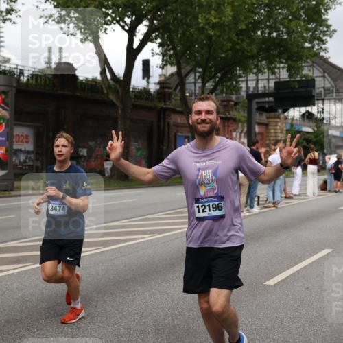 29.06.2025 - hella hamburg halbmarathon Yannick Fuchs http://msf.ph/oto/8301859 29.06.2025 10:49:57 20KM 1130, 1180, 1877, 2378, 2982, 3042, 3048, 4951, 5287, 5465, 5672, 5721, 6759, 7646, 7742, 8255, 8311, 8330, 8639, 8863, 9361, 9562, 9622, 11039, 11143, 11309, 11554, 11638, 12196, 12515, 12858, 13474, 14363, 14461, 15134, 15184, 16043, 16375, 16401, 16434, 16625, 16786, 17468, 17615, 18117, 18125, 18212, 18325, 18340, 18495, 18531, 18634, 18741, 18746, 18835, 18966, 19120, 19152 meine-sportfotos.de