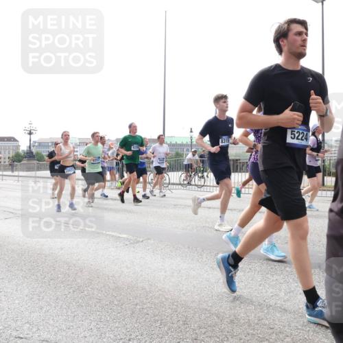 29.06.2025 - hella hamburg halbmarathon Lena Gebhardt http://msf.ph/oto/8301867 29.06.2025 10:37:10 Lombardsbrücke 17713, 10931, 8315, 5224, 1022, 1118, 1253, 1276, 1337, 1339, 1488, 1490, 1597, 1819, 1948, 1952, 1954, 2016, 2031, 2072, 2104, 2272, 2480, 2486, 2552, 2588, 3127, 3165, 3714, 3873, 3895, 4084, 4097, 4347, 4618, 4733, 4762, 4996, 5146, 5171, 5224, 5538, 5560, 5640, 5786, 5789, 5790, 5940, 6156, 6172, 6359, 6584, 6804, 7085, 7202, 7235, 7544, 7707, 7773, 7777, 7823, 8007, 8257, 8258, 8315, 8499, 8758, 8811, 8843, 8936, 8937, 9054, 9055, 9295, 9500, 9524, 9694 meine-sportfotos.de