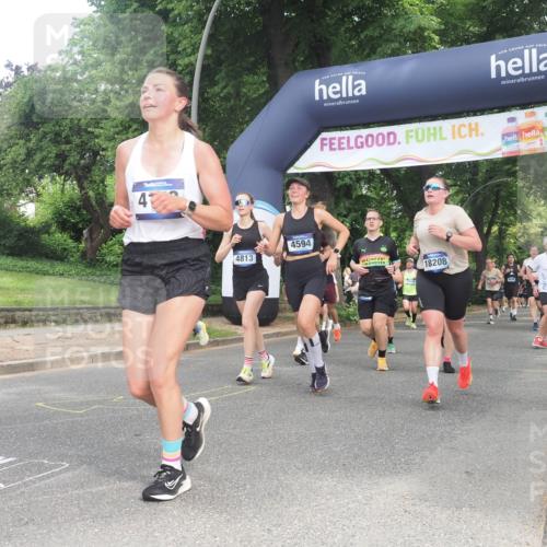 29.06.2025 - hella hamburg halbmarathon KatJ http://msf.ph/oto/8301878 29.06.2025 10:43:25 Zwischen KM18-KM19 1972, 2083, 2741, 2982, 2996, 3042, 4152, 4594, 4813, 5418, 7037, 8255 meine-sportfotos.de