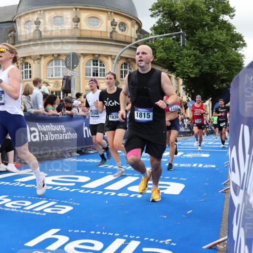 29.06.2025 - hella hamburg halbmarathon Strokosch-Dieckow http://msf.ph/oto/8301899 29.06.2025 10:54:02 Ziel 1151, 1410, 1815, 2432, 3096, 3208, 3209, 5638, 6294, 6356, 6374, 6481, 6581, 7918, 8390, 8394, 9032, 9791, 11499, 11789, 12379, 13032, 13397, 13794, 13869, 14175, 16871, 17348, 18308, 18879 meine-sportfotos.de