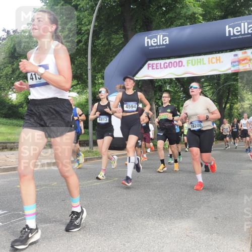 29.06.2025 - hella hamburg halbmarathon KatJ http://msf.ph/oto/8301910 29.06.2025 10:43:26 Zwischen KM18-KM19 1972, 2083, 2741, 2982, 2996, 3042, 4152, 4594, 4813, 5418, 7037, 8255 meine-sportfotos.de