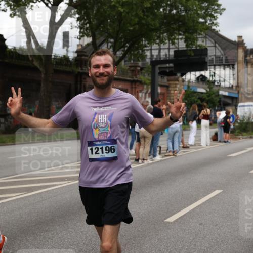 29.06.2025 - hella hamburg halbmarathon Yannick Fuchs http://msf.ph/oto/8301932 29.06.2025 10:49:57 20KM 1130, 1180, 1877, 2378, 2982, 3042, 3048, 4951, 5287, 5465, 5672, 5721, 6759, 7646, 7742, 8255, 8311, 8330, 8639, 8863, 9361, 9562, 9622, 11039, 11143, 11309, 11554, 11638, 12196, 12515, 12858, 13474, 14363, 14461, 15134, 15184, 16043, 16375, 16401, 16434, 16625, 16786, 17468, 17615, 18117, 18125, 18212, 18325, 18340, 18495, 18531, 18634, 18741, 18746, 18835, 18966, 19120, 19152 meine-sportfotos.de