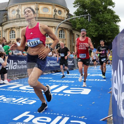 29.06.2025 - hella hamburg halbmarathon Strokosch-Dieckow http://msf.ph/oto/8301994 29.06.2025 10:54:04 Ziel 1151, 1410, 1815, 2432, 3096, 3208, 3209, 3898, 5638, 6294, 6356, 6374, 6443, 6581, 8390, 8394, 9032, 9791, 11499, 11789, 12213, 12379, 13397, 13794, 13869, 15524, 16780, 16871, 17348, 18308 meine-sportfotos.de