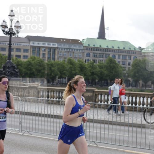 29.06.2025 - hella hamburg halbmarathon Jannik Wohlers http://msf.ph/oto/8302004 29.06.2025 10:37:20 Lombardsbrücke 1475, 1799, 1985, 2199, 2853, 3230, 3246, 3633, 5139, 5522, 5875, 6243, 7124, 7321, 7350, 8985, 9247, 9288, 9895, 10159, 10506, 10836, 10919, 11087, 11183, 11543, 11801, 11882, 11888, 12123, 12242, 12254, 12472, 12824, 13650, 14018, 15418, 15511, 16032, 16582, 16680, 16706, 17389, 17793, 17798, 18317, 18319 meine-sportfotos.de