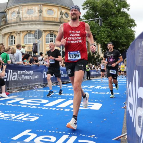 29.06.2025 - hella hamburg halbmarathon Strokosch-Dieckow http://msf.ph/oto/8302023 29.06.2025 10:54:04 Ziel 1151, 1410, 1815, 2432, 3096, 3208, 3209, 3898, 5638, 6294, 6356, 6374, 6443, 6581, 8390, 8394, 9032, 9791, 11499, 11789, 12213, 12379, 13397, 13794, 13869, 15524, 16780, 16871, 17348, 18308 meine-sportfotos.de