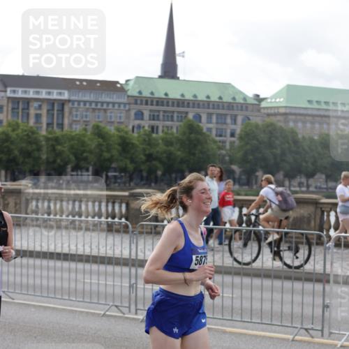 29.06.2025 - hella hamburg halbmarathon Jannik Wohlers http://msf.ph/oto/8302092 29.06.2025 10:37:20 Lombardsbrücke 1475, 1799, 1985, 2199, 2853, 3230, 3246, 3633, 5139, 5522, 5875, 6243, 7124, 7321, 7350, 8985, 9247, 9288, 9895, 10159, 10506, 10836, 10919, 11087, 11183, 11543, 11801, 11882, 11888, 12123, 12242, 12254, 12472, 12824, 13650, 14018, 15418, 15511, 16032, 16582, 16680, 16706, 17389, 17793, 17798, 18317, 18319 meine-sportfotos.de