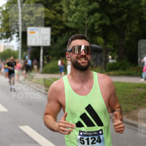 29.06.2025 - hella hamburg halbmarathon Yannick Fuchs http://msf.ph/oto/8302115 29.06.2025 10:37:36 20KM 1675, 1735, 2653, 3697, 4080, 4229, 4318, 5124, 5477, 7026, 7508, 7635, 9364, 9534, 10099, 10237, 10251, 11177, 12153, 12723, 12776, 13398, 13746, 13807, 14201, 14210, 14484, 14849, 15328, 15706, 15851, 15921, 16314, 16338, 18004, 18274, 18304, 18449, 18987, 19009, 19038, 19051, 19229 meine-sportfotos.de