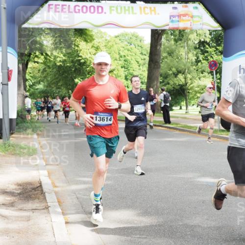 29.06.2025 - hella hamburg halbmarathon MichiJ http://msf.ph/oto/8302123 29.06.2025 10:34:48 Zwischen KM18-KM19 1604, 3087, 5459, 5532, 6421, 6691, 6978, 7599, 7908, 8482, 8981, 9386, 9529, 9786, 11185, 12651, 13614, 13698, 13728, 14045, 14415, 15149, 15451, 15611, 15684, 15741, 15973, 17669, 17718, 19209 meine-sportfotos.de
