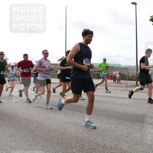 29.06.2025 - hella hamburg halbmarathon Lena Gebhardt http://msf.ph/oto/8302126 29.06.2025 10:21:54 Lombardsbrücke 7075, 315, 158, 1158, 2353, 2841, 7672, 1003, 1072, 1158, 1191, 1250, 1294, 1401, 1668, 1958, 1963, 2009, 2063, 2172, 2315, 2353, 2514, 2529, 2744, 3050, 3172, 3458, 3606, 3768, 3770, 3825, 3826, 3995, 4046, 4289, 4366, 4375, 4376, 4697, 4786, 5122, 5412, 5641, 5759, 5957, 6086, 6103, 6475, 6676, 6805, 6881, 7075, 7162, 7612, 7672, 7781, 8286, 8431, 8715, 8860, 8896, 8954, 8959, 9002, 9062, 9369, 9483, 9499, 9532, 9624, 10374, 10874 meine-sportfotos.de