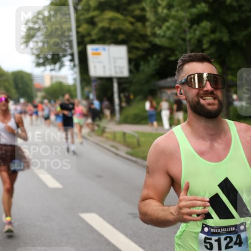 29.06.2025 - hella hamburg halbmarathon Yannick Fuchs http://msf.ph/oto/8302140 29.06.2025 10:37:36 20KM 1675, 1735, 2653, 3697, 4080, 4229, 4318, 5124, 5477, 7026, 7508, 7635, 9364, 9534, 10099, 10237, 10251, 11177, 12153, 12723, 12776, 13398, 13746, 13807, 14201, 14210, 14484, 14849, 15328, 15706, 15851, 15921, 16314, 16338, 18004, 18274, 18304, 18449, 18987, 19009, 19038, 19051, 19229 meine-sportfotos.de