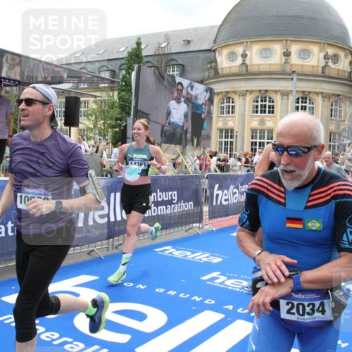 29.06.2025 - hella hamburg halbmarathon Michael Strokosch http://msf.ph/oto/8302160 29.06.2025 10:57:54 Ziel 1972, 2034, 2806, 2883, 5391, 7138, 7269, 9820, 10599, 10703, 11394, 12440, 12523, 13376, 14737, 15349, 16517, 17543, 18492, 18727 meine-sportfotos.de