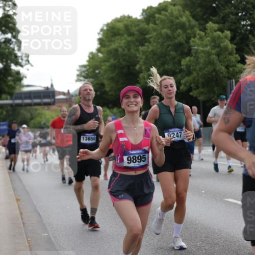 29.06.2025 - hella hamburg halbmarathon Jannik Wohlers http://msf.ph/oto/8302168 29.06.2025 10:37:23 Lombardsbrücke 1475, 1578, 1799, 1985, 2199, 2853, 3230, 3246, 5139, 5522, 5875, 6243, 6362, 7244, 7321, 7350, 7696, 8985, 9247, 9288, 9895, 10159, 10506, 10836, 11087, 11164, 11456, 11457, 11543, 11882, 12123, 12242, 12254, 12472, 12824, 13650, 14018, 15002, 15418, 15511, 16360, 16680, 17389, 17793, 17798, 18317, 18319 meine-sportfotos.de