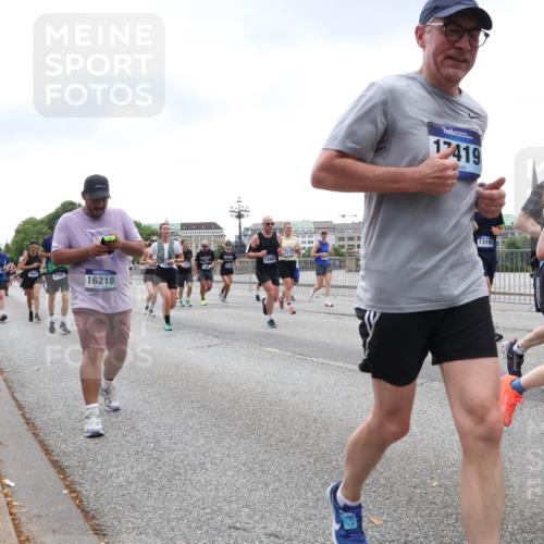 29.06.2025 - hella hamburg halbmarathon Lena Gebhardt http://msf.ph/oto/8302180 29.06.2025 10:46:55 Lombardsbrücke 1073, 1185, 1286, 1363, 1371, 1375, 1593, 1607, 1608, 1720, 1837, 1961, 1999, 2162, 2211, 2320, 2327, 2537, 2555, 2556, 2665, 2697, 2981, 3277, 3406, 3407, 3469, 3734, 3823, 4202, 4239, 4296, 4342, 4355, 4483, 4604, 5111, 5114, 5700, 5796, 5953, 6124, 6161, 6485, 6496, 6740, 7073, 7303, 7412, 7430, 7431, 7767, 7827, 8131, 8477, 8486, 8551, 8553, 8684, 8706, 8967, 9691, 10230, 13969, 14261, 15852, 16882, 16987 meine-sportfotos.de