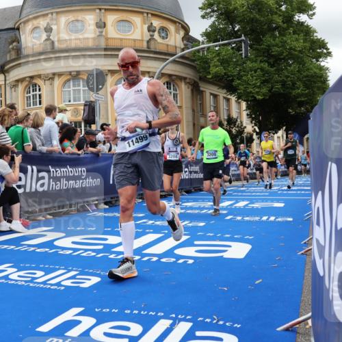 29.06.2025 - hella hamburg halbmarathon Strokosch-Dieckow http://msf.ph/oto/8302185 29.06.2025 10:54:06 Ziel 1151, 1410, 1815, 3096, 3208, 3209, 3898, 5638, 6294, 6356, 6443, 6581, 8390, 9032, 9791, 11499, 12213, 12379, 13397, 13794, 15169, 15524, 16780, 16871, 17348, 18308 meine-sportfotos.de