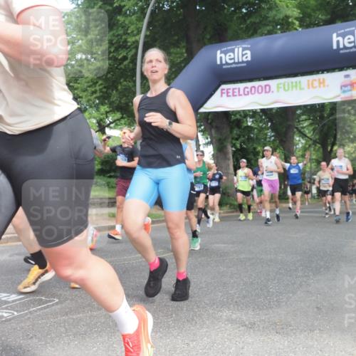 29.06.2025 - hella hamburg halbmarathon KatJ http://msf.ph/oto/8302195 29.06.2025 10:43:27 Zwischen KM18-KM19 1972, 2083, 2741, 2982, 2996, 4152, 4594, 4813, 5418, 7037, 7547 meine-sportfotos.de