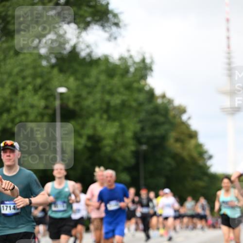 29.06.2025 - hella hamburg halbmarathon Dr. Thomas Lammeyer http://msf.ph/oto/8302212 29.06.2025 10:38:02 Kennedybrücke 1189, 1275, 1764, 1896, 2038, 2526, 2776, 2933, 3264, 3340, 3345, 3848, 4361, 4433, 4445, 4449, 4807, 4824, 4826, 5075, 5096, 5141, 5557, 5561, 5566, 5569, 5584, 5821, 5822, 5887, 6364, 6515, 6516, 6956, 7027, 7565, 7633, 7653, 7982, 8157, 8277, 8349, 8375, 8377, 8383, 8401, 8620, 9258, 9438, 9706, 9799, 9875, 9995, 10048, 10071, 10561, 10800, 11111, 11229, 11237, 11260 meine-sportfotos.de