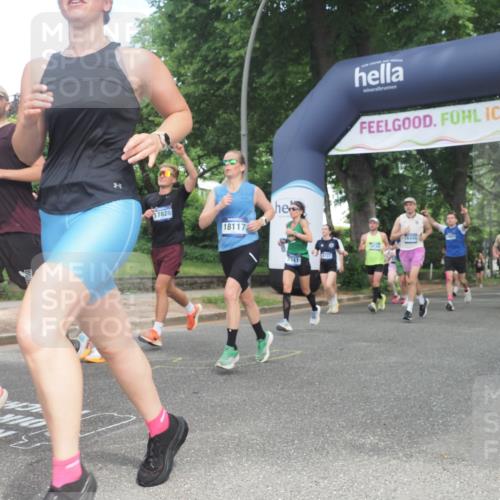 29.06.2025 - hella hamburg halbmarathon KatJ http://msf.ph/oto/8302213 29.06.2025 10:43:27 Zwischen KM18-KM19 1972, 2083, 2741, 2982, 2996, 4152, 4594, 4813, 5418, 7037, 7547 meine-sportfotos.de
