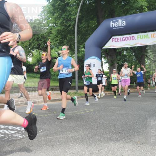 29.06.2025 - hella hamburg halbmarathon KatJ http://msf.ph/oto/8302225 29.06.2025 10:43:27 Zwischen KM18-KM19 1972, 2083, 2741, 2982, 2996, 4152, 4594, 4813, 5418, 7037, 7547 meine-sportfotos.de