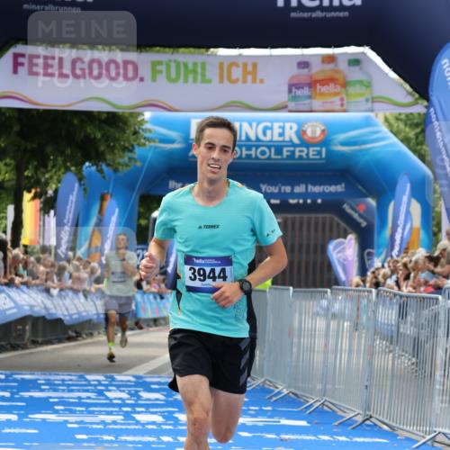 29.06.2025 - hella hamburg halbmarathon Strokosch-Dieckow http://msf.ph/oto/8302251 29.06.2025 10:16:30 Ziel 3944, 11864 meine-sportfotos.de