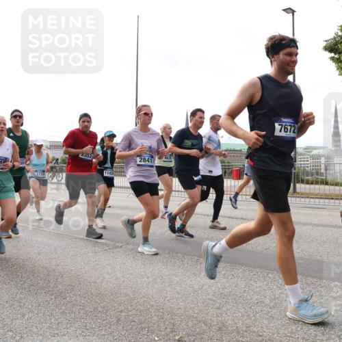 29.06.2025 - hella hamburg halbmarathon Lena Gebhardt http://msf.ph/oto/8302276 29.06.2025 10:21:54 Lombardsbrücke 7073, 119, 1158, 353, 2841, 9635, 7672, 4289, 1003, 1072, 1158, 1191, 1250, 1294, 1401, 1668, 1958, 1963, 2009, 2063, 2172, 2315, 2353, 2514, 2529, 2744, 3050, 3172, 3458, 3606, 3768, 3770, 3825, 3826, 3995, 4046, 4289, 4366, 4375, 4376, 4697, 4786, 5122, 5412, 5641, 5759, 5957, 6086, 6103, 6475, 6676, 6805, 6881, 7075, 7162, 7612, 7672, 7781, 8286, 8431, 8715, 8860, 8896, 8954, 8959, 9002, 9062, 9369, 9483, 9499, 9532, 9624, 10374, 10874 meine-sportfotos.de