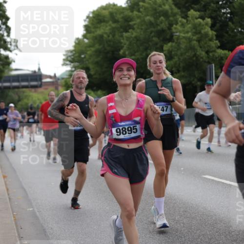 29.06.2025 - hella hamburg halbmarathon Jannik Wohlers http://msf.ph/oto/8302281 29.06.2025 10:37:24 Lombardsbrücke 1475, 1578, 1799, 1985, 2199, 2853, 3230, 3246, 5139, 5522, 5875, 6243, 6362, 7244, 7321, 7350, 7696, 8985, 9247, 9288, 9895, 10159, 10506, 10836, 11087, 11164, 11456, 11457, 11543, 11882, 12242, 12254, 12472, 12824, 13650, 14018, 15002, 15418, 15511, 16211, 16360, 16680, 17389, 17793, 17798, 18317, 18319 meine-sportfotos.de