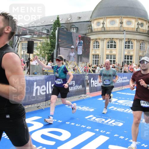29.06.2025 - hella hamburg halbmarathon Michael Strokosch http://msf.ph/oto/8302285 29.06.2025 10:57:55 Ziel 2034, 2806, 2883, 3575, 5391, 7138, 7159, 7269, 9820, 10599, 10703, 11394, 12523, 13376, 14737, 14881, 15349, 16517, 17543, 18492 meine-sportfotos.de