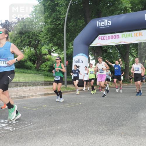 29.06.2025 - hella hamburg halbmarathon KatJ http://msf.ph/oto/8302305 29.06.2025 10:43:28 Zwischen KM18-KM19 1972, 2083, 2741, 2982, 2996, 4152, 4594, 4813, 5418, 7037, 7547 meine-sportfotos.de
