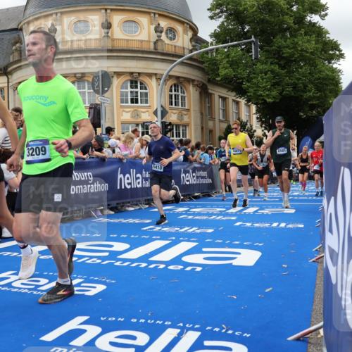 29.06.2025 - hella hamburg halbmarathon Strokosch-Dieckow http://msf.ph/oto/8302318 29.06.2025 10:54:08 Ziel 1410, 3103, 3177, 3208, 3209, 3861, 3898, 5638, 6082, 6084, 6294, 6443, 6581, 7274, 8390, 9032, 9791, 11499, 12213, 12379, 13033, 13397, 13794, 15169, 15524, 16527, 16780, 16871, 17348 meine-sportfotos.de