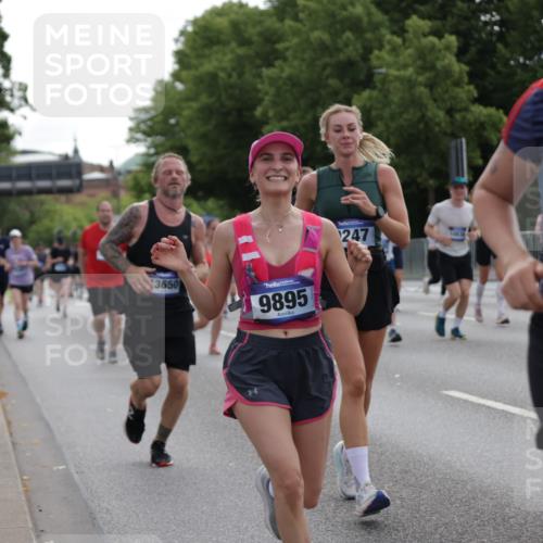 29.06.2025 - hella hamburg halbmarathon Jannik Wohlers http://msf.ph/oto/8302323 29.06.2025 10:37:24 Lombardsbrücke 1475, 1578, 1799, 1985, 2199, 2853, 3230, 3246, 5139, 5522, 5875, 6243, 6362, 7244, 7321, 7350, 7696, 8985, 9247, 9288, 9895, 10159, 10506, 10836, 11087, 11164, 11456, 11457, 11543, 11882, 12242, 12254, 12472, 12824, 13650, 14018, 15002, 15418, 15511, 16211, 16360, 16680, 17389, 17793, 17798, 18317, 18319 meine-sportfotos.de