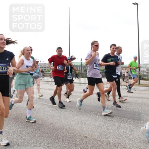 29.06.2025 - hella hamburg halbmarathon Lena Gebhardt http://msf.ph/oto/8302344 29.06.2025 10:21:55 Lombardsbrücke 18439, 7075, 1158, 2353, 11429, 2841, 29, 1003, 1072, 1158, 1191, 1250, 1294, 1401, 1668, 1958, 1963, 2009, 2063, 2172, 2315, 2353, 2514, 2529, 2744, 3050, 3172, 3458, 3606, 3768, 3770, 3825, 3826, 3995, 4046, 4289, 4366, 4375, 4376, 4697, 4786, 5122, 5412, 5641, 5759, 5957, 6086, 6103, 6475, 6676, 6805, 6881, 6977, 7075, 7162, 7612, 7672, 8286, 8431, 8715, 8860, 8896, 8954, 8959, 9002, 9062, 9369, 9483, 9499, 9532, 10374, 10874 meine-sportfotos.de