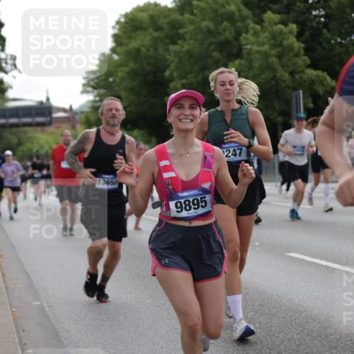 29.06.2025 - hella hamburg halbmarathon Jannik Wohlers http://msf.ph/oto/8302369 29.06.2025 10:37:24 Lombardsbrücke 1475, 1578, 1799, 1985, 2199, 2853, 3230, 3246, 5139, 5522, 5875, 6243, 6362, 7244, 7321, 7350, 7696, 8985, 9247, 9288, 9895, 10159, 10506, 10836, 11087, 11164, 11456, 11457, 11543, 11882, 12242, 12254, 12472, 12824, 13650, 14018, 15002, 15418, 15511, 16211, 16360, 16680, 17389, 17793, 17798, 18317, 18319 meine-sportfotos.de