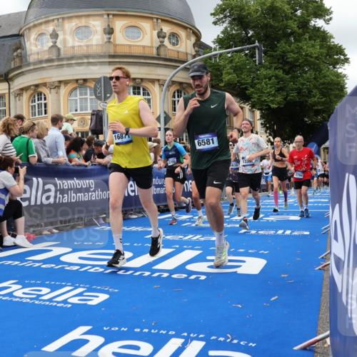 29.06.2025 - hella hamburg halbmarathon Strokosch-Dieckow http://msf.ph/oto/8302374 29.06.2025 10:54:09 Ziel 1410, 3103, 3177, 3208, 3209, 3861, 3898, 5638, 6082, 6084, 6294, 6443, 6581, 7274, 8223, 8390, 9032, 9791, 11499, 12213, 12379, 13033, 13397, 13794, 15169, 15524, 16527, 16780, 16871, 17087 meine-sportfotos.de